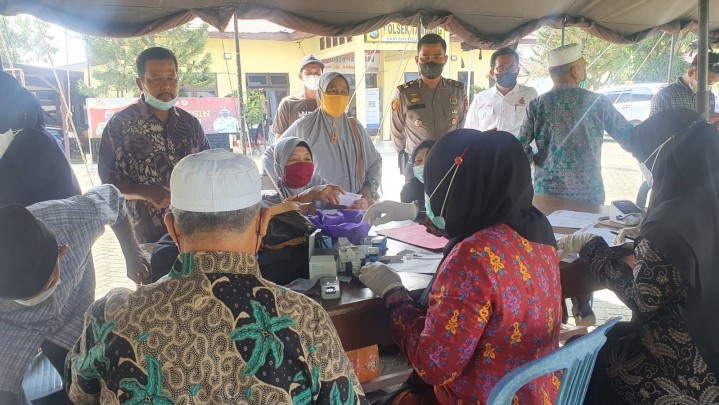 Tidak Kenal Libur, Polsek Tambang Gencarkan Vaksinasi