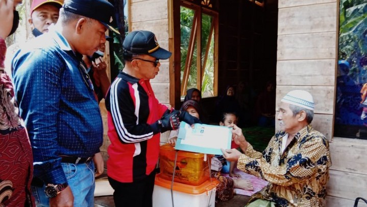 Sehari, Wabup Asmar Kunjungi Dua Korban Kebakaran Rumah di Meranti Sehari, Wabup Asmar Kunjungi Dua Korban Kebakaran Rumah di Meranti