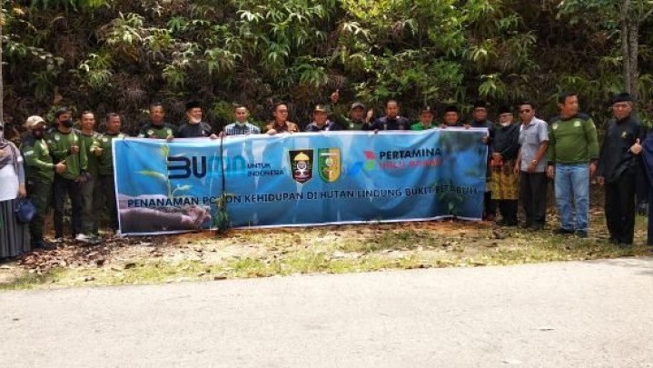 Tanam Pohon dan akan Bantu Bangun Balai Adat, LAMR Apresiasi PHR