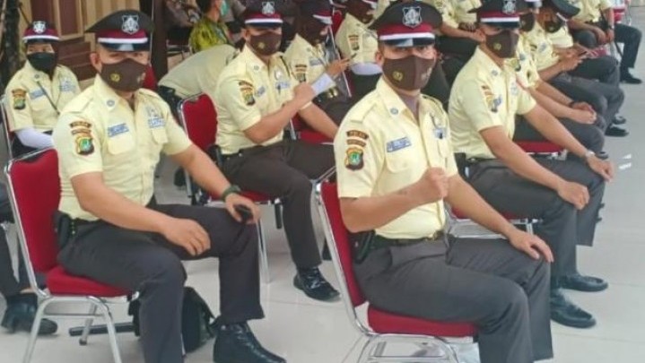 Sah, Seragam Satpam Mulai Hari Ini Berwarna Krem