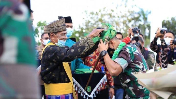 Silaturahmi ke Meranti, Danrem Diberi Tanjak Anderi Guru Selebu Silaturahmi ke Meranti, Danrem Diberi Tanjak Anderi Guru Selebu