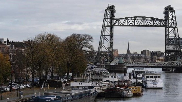 Demi Kapal Pesiar Jeff Bezos, Jembatan Bersejarah di Belanda Terpaksa Dibongkar