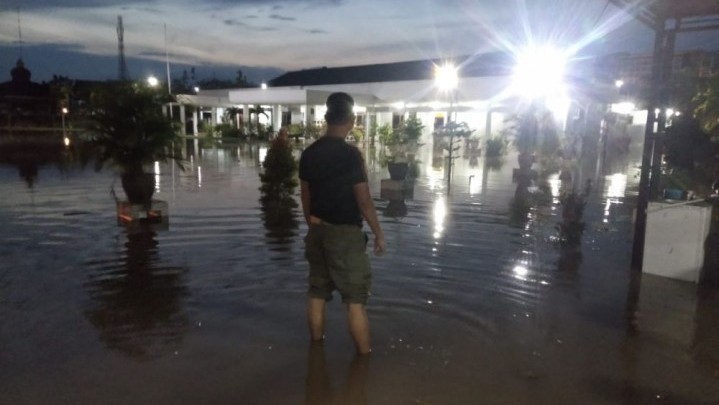 Kota Tembilahan Dilanda Banjir Pasang, BPBD Inhil Minta Bantuan