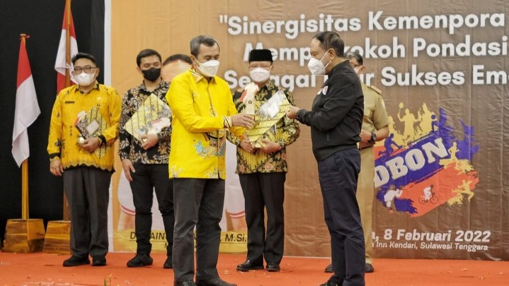 Syamsuar, Menurut PWI Gubernur Peduli di Bidang Olahraga Syamsuar, Menurut PWI Gubernur Peduli di Bidang Olahraga