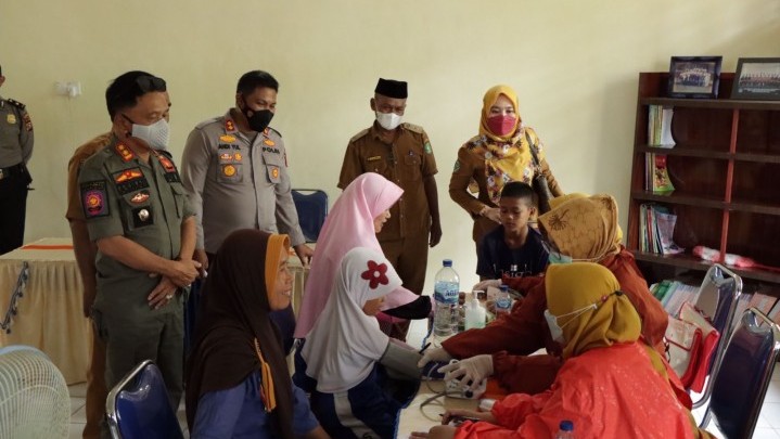 Kapolres dan Wabup Meranti Ajak Semua Pihak Suskeskan Vaksinasi 100 Persen Kapolres dan Wabup Meranti Ajak Semua Pihak Suskeskan Vaksinasi 100 Persen