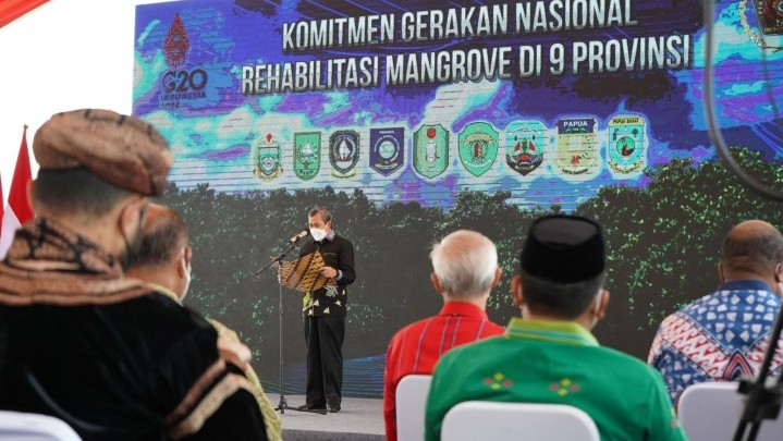 Syamsuar Wakili 9 Gubernur Bacakan Komitmen Penyelamatan Mangrove di HPN Kendari Syamsuar Wakili 9 Gubernur Bacakan Komitmen Penyelamatan Mangrove di HPN Kendari