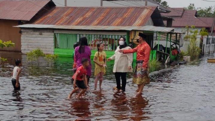 Bupati Bengkalis Bersama Wakil Tinjau Lokasi Banjir Bupati Bengkalis Bersama Wakil Tinjau Lokasi Banjir