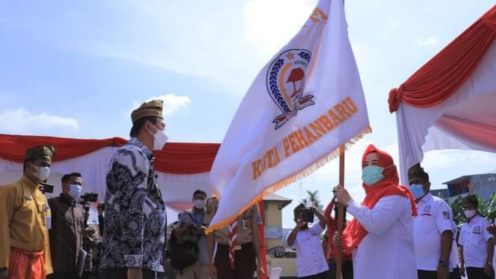 Liswarti Dilantik Walikota Firdaus Sebagai Ketua LPM Kecamatan Binawidya Pekanbaru Liswarti Dilantik Walikota Firdaus Sebagai Ketua LPM Kecamatan Binawidya Pekanbaru