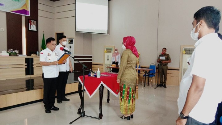 Wabup Asmar Lantik Pengurus Dekranasda Meranti, Ini Pesan Khusus yang Disampaikan Wabup Asmar Lantik Pengurus Dekranasda Meranti, Ini Pesan Khusus yang Disampaikan