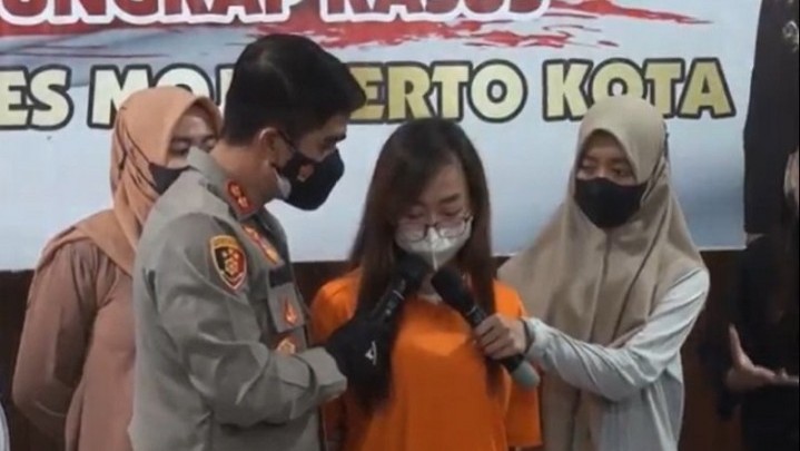 Ibu Muda Janjikan Pekerjaan ke Luar Negeri, Raup Uang Korban Rp 2 Miliar Ibu Muda Janjikan Pekerjaan ke Luar Negeri, Raup Uang Korban Rp 2 Miliar