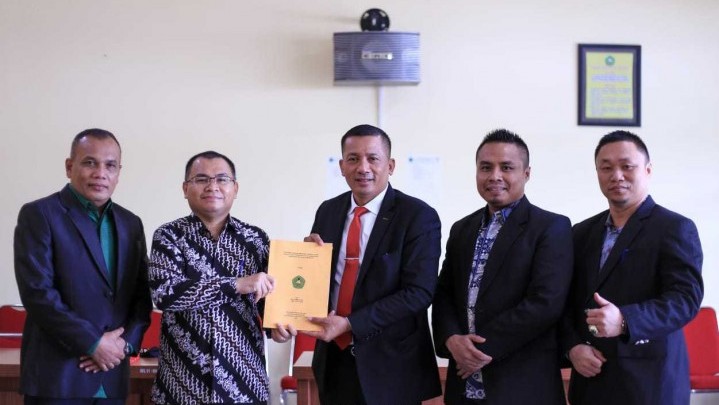 Bupati Adil Sandang Gelar Magister Manajemen Bupati Adil Sandang Gelar Magister Manajemen