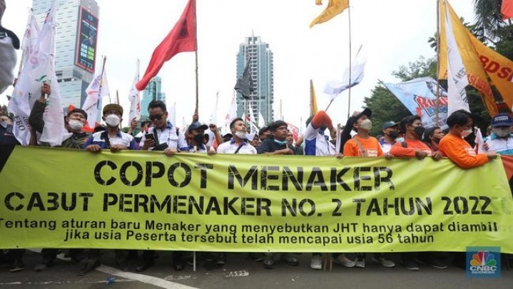 JHT Cair Usia 56 Tahun, Pengamat: Pemerintah Tidak Boleh Arogan JHT Cair Usia 56 Tahun, Pengamat: Pemerintah Tidak Boleh Arogan