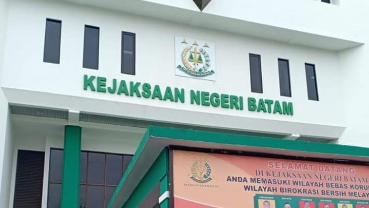Sejumlah Saksi Diperiksa Terkait Dugaan Korupsi Dana BOS SMKN 1 Batam Sejumlah Saksi Diperiksa Terkait Dugaan Korupsi Dana BOS SMKN 1 Batam