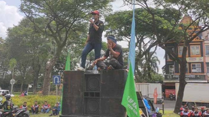 Kantor BPJS Digeruduk, Buruh Minta Permenaker 2/2022 Dicabut