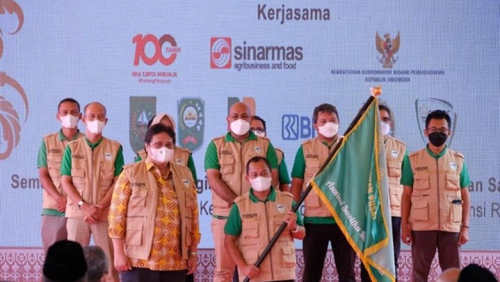 Menko Airlangga Minta Samade Bina Petani Sawit di Riau Menko Airlangga Minta Samade Bina Petani Sawit di Riau