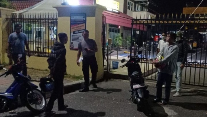 Rumah Dinas Wako Padang Dilempari Batu Rumah Dinas Wako Padang Dilempari Batu