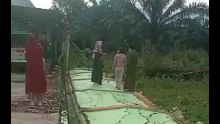 Gempa Pasaman Barat Robohkan Pagar Puskesmas di Dumai Gempa Pasaman Barat Robohkan Pagar Puskesmas di Dumai