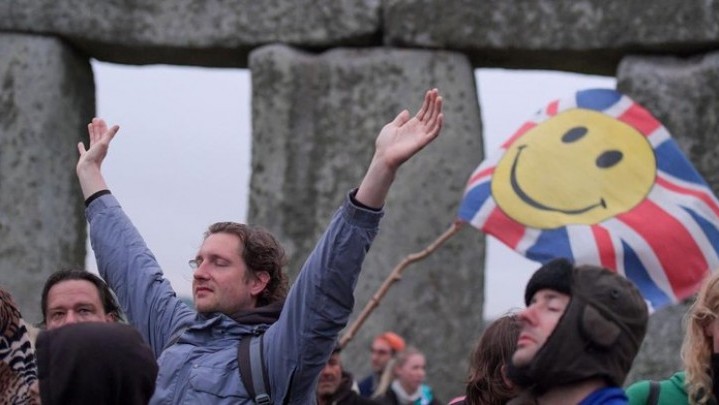 Negara Ini Tidak Wajibkan Lagi Gunakan Masker di Luar Ruangan