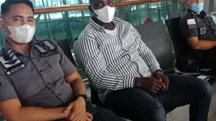 Warga Negara Nigeria Dideportasi Imigrasi Tembilahan Usai Jalani Masa Tahanan Kasus Penipuan Warga Negara Nigeria Dideportasi Imigrasi Tembilahan Usai Jalani Masa Tahanan Kasus Penipuan