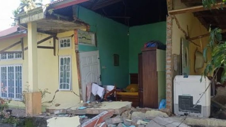 Posko Kesehatan Ramai Didatangi Korban Gempa Pasaman Barat Posko Kesehatan Ramai Didatangi Korban Gempa Pasaman Barat