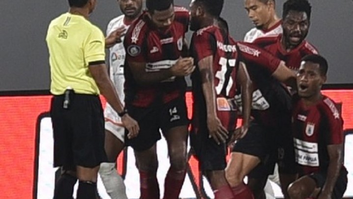 Lanjutan Liga 1: Persipura Menang Tipis 2-1 atas Borneo FC Lanjutan Liga 1: Persipura Menang Tipis 2-1 atas Borneo FC