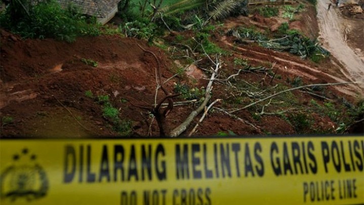 BPBD Evakuasi Empat Korban Terjebak Longsor Nagari Kajai Pasaman Barat BPBD Evakuasi Empat Korban Terjebak Longsor Nagari Kajai Pasaman Barat