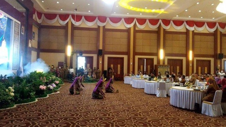 Marlin Agustina Tidak Datang di Syukuran Setahun Kepemimpinan Gubernur dan Wakil Gubernur Kepri Marlin Agustina Tidak Datang di Syukuran Setahun Kepemimpinan Gubernur dan Wakil Gubernur Kepri