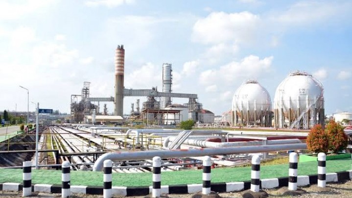 Hitung-hitungan Untung Rugi Harga Minyak Mentah Dunia Naik Hitung-hitungan Untung Rugi Harga Minyak Mentah Dunia Naik