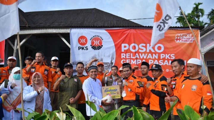 PKS Kembali Salurkan Bantuan Bagi Korban Gempa di Pasaman dan Pasaman Barat PKS Kembali Salurkan Bantuan Bagi Korban Gempa di Pasaman dan Pasaman Barat