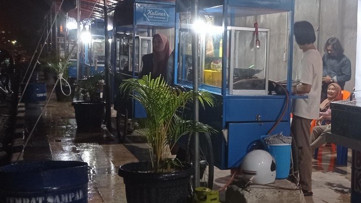 Pedagang Kuliner Agus Salim Pekanbaru Dapat Gerobak Khusus