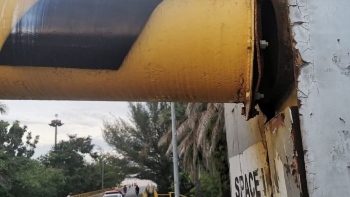 Portal Jembatan Leighton Rusak, PUPR Riau Putuskan Dibongkar Portal Jembatan Leighton Rusak, PUPR Riau Putuskan Dibongkar