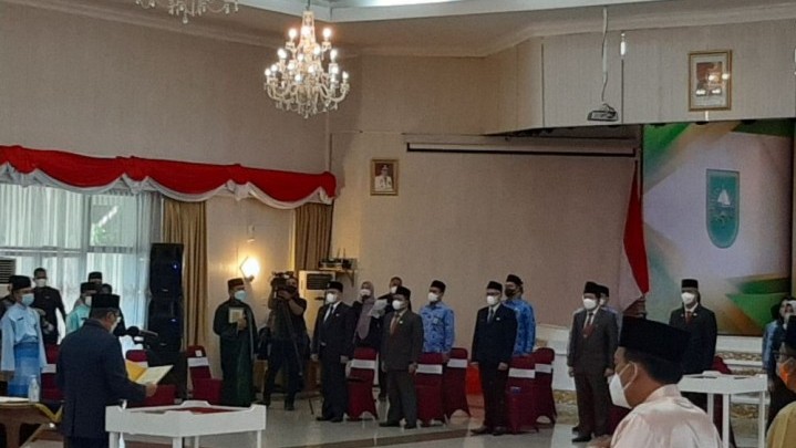 Ini 10 Nama Pejabat Pemprov Riau yang Baru Dilantik Syamsuar Ini 10 Nama Pejabat Pemprov Riau yang Baru Dilantik Syamsuar