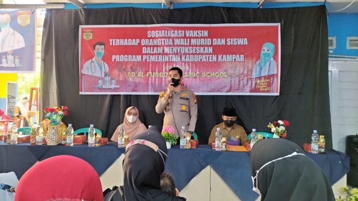 Polsek Tambang Sosialisasi Vaksinasi Di SD Al Furqon Desa Tarai Bangun