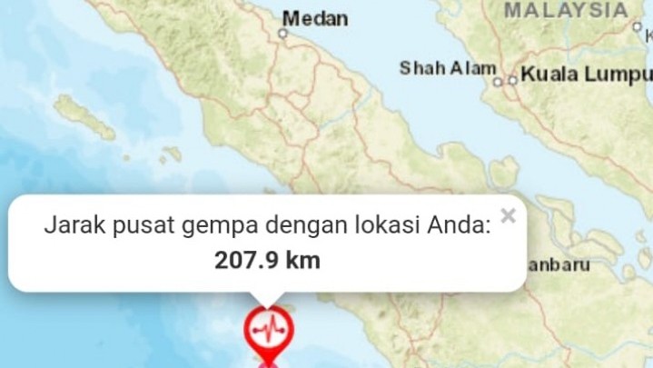 Warga Mentawai Mengungsi ke Tempat Tinggi Usai Gempa Tadi Subuh Warga Mentawai Mengungsi ke Tempat Tinggi Usai Gempa Tadi Subuh