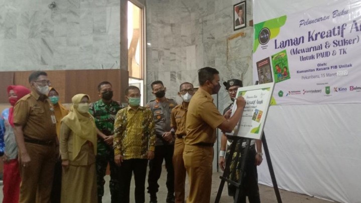 Buku Nuansa Melayu Diluncurkan Komunitas Kesara FIB Unilak Buku Nuansa Melayu Diluncurkan Komunitas Kesara FIB Unilak