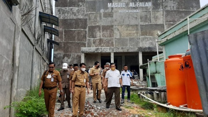 Pemprov Riau Bantu Penyelesaian Pembagunan Dua Masjid di Dumai