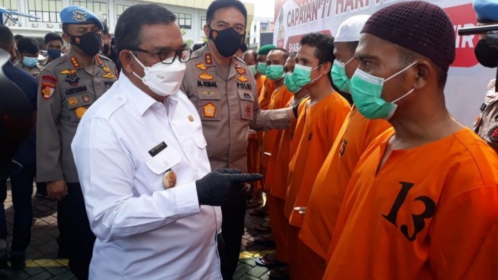 Wagubri Mengaku Prihatin Pelaku Peredaran Sabu di Riau Baru Tamat SMA Wagubri Mengaku Prihatin Pelaku Peredaran Sabu di Riau Baru Tamat SMA