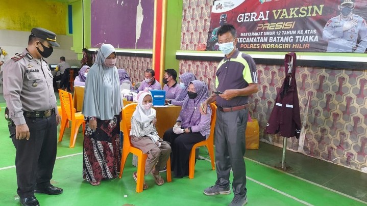 Di Indragiri Hilir, Habis Vaksin Pulang Bawa Goreng Di Indragiri Hilir, Habis Vaksin Pulang Bawa Goreng