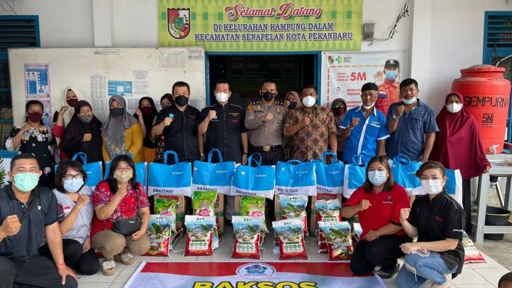 PSMTI Pekanbaru Serahkan Bantuan Korban Kebakaran Kampung Dalam PSMTI Pekanbaru Serahkan Bantuan Korban Kebakaran Kampung Dalam