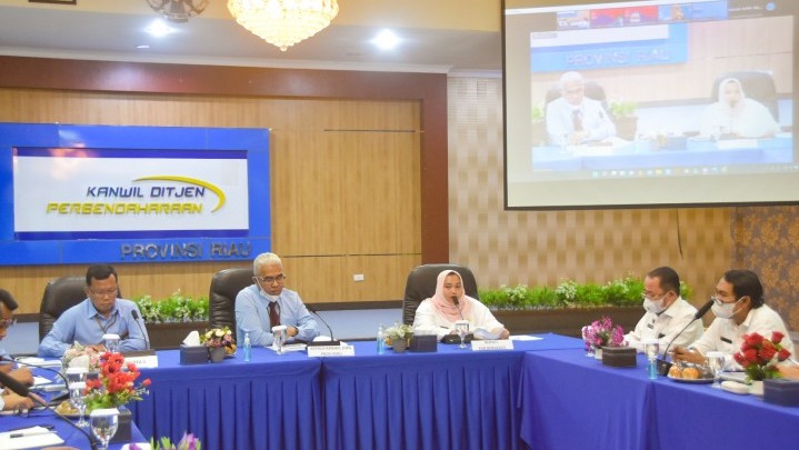 Kunjungi DJPb Riau, Bupati Kasmarni Mengaku Berupaya Maksimal Kelola Keuangan Kunjungi DJPb Riau, Bupati Kasmarni Mengaku Berupaya Maksimal Kelola Keuangan