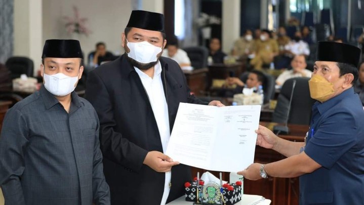 DPRD Rohul Setujui Tiga Ranperda Usulan Pemkab DPRD Rohul Setujui Tiga Ranperda Usulan Pemkab