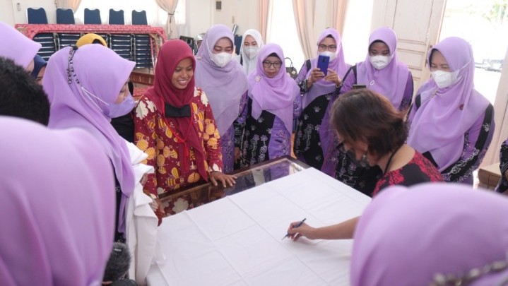 Pelatihan Desain Batik dan Pewarnaan Batik Tulis Digelar Dekranasda Siak Pelatihan Desain Batik dan Pewarnaan Batik Tulis Digelar Dekranasda Siak