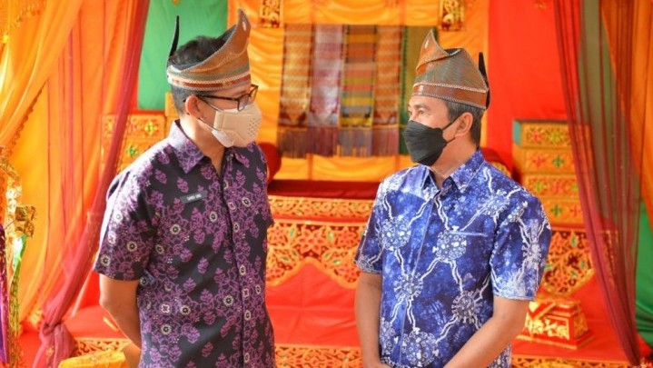 Pada Menteri Sandiaga, Gubri Syamsuar Minta Bantu Buka Pintu Masuk Wisatawan Pada Menteri Sandiaga, Gubri Syamsuar Minta Bantu Buka Pintu Masuk Wisatawan