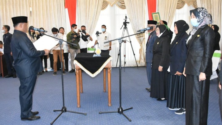 Lantik 572 Kepala Sekolah Baru, Sekda Kampar: Harus Bisa Beri Teladan yang Baik pada Guru