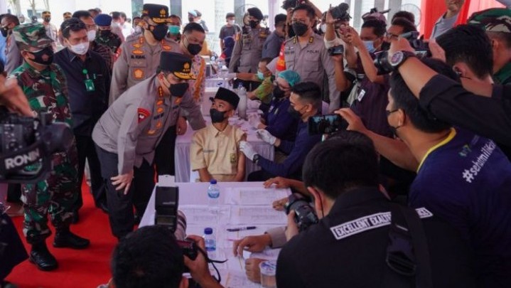 Vaksinasi Serentak se Indonesia, Riau Jadi Tujuan Kunker Wakapolri Vaksinasi Serentak se Indonesia, Riau Jadi Tujuan Kunker Wakapolri