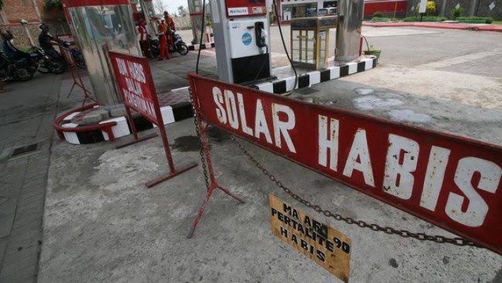 Di Padang, Mulai Malam Ini Penjualan Solar Baru Dibuka Jam 21.00 Di Padang, Mulai Malam Ini Penjualan Solar Baru Dibuka Jam 21.00