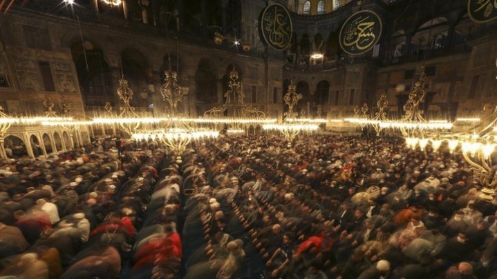 Setelah 88 Tahun, Seperti Ini Suasana Masjid Hagia Shopia di Bulan Ramadhan Setelah 88 Tahun, Seperti Ini Suasana Masjid Hagia Shopia di Bulan Ramadhan