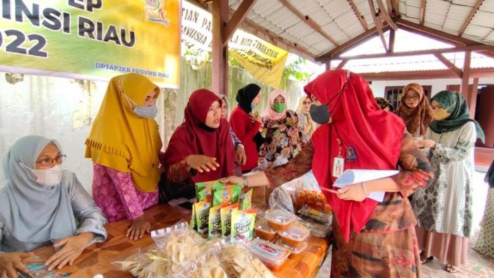 D3AP2KB Provinsi Riau Buka Bazar Industri Rumahan D3AP2KB Provinsi Riau Buka Bazar Industri Rumahan