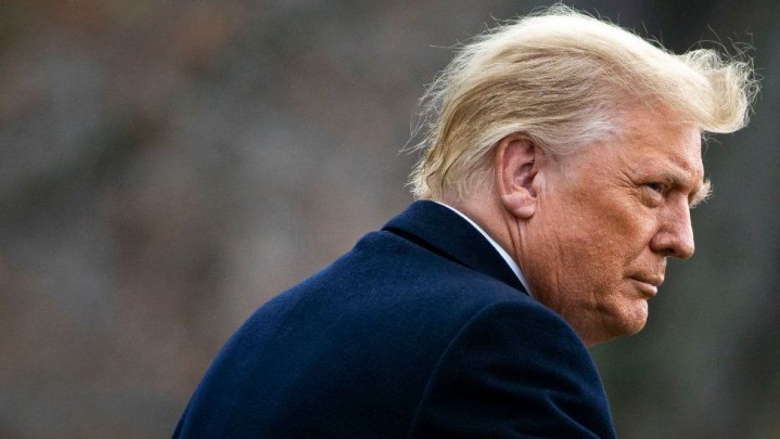 Warga AS Minta Akun Donald Trump Diaktifkan Kembali