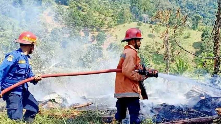 Puluhan Kebakaran Lahan Terjadi di Padang Sebulan Terakhir Puluhan Kebakaran Lahan Terjadi di Padang Sebulan Terakhir